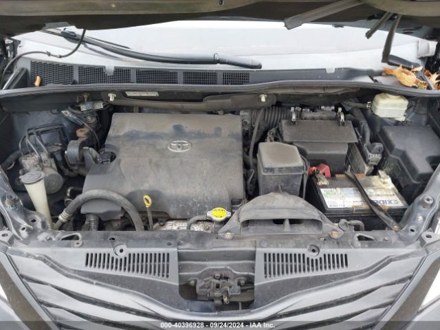 5TDYK3DC4FS614557 Toyota Sienna Xle 8 Passenger