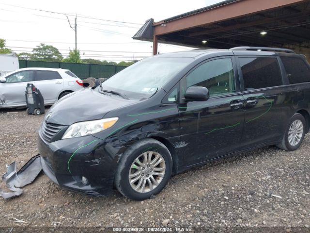 5TDYK3DC4FS614557 Toyota Sienna Xle 8 Passenger