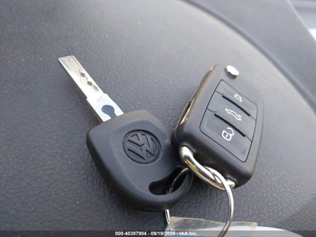 Volkswagen TIGUAN S 2016 WVGAV7AX8GW590526 Image 11