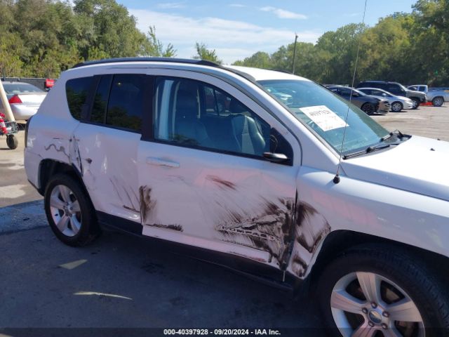 1C4NJCEB3GD704873 Jeep Compass Latitude