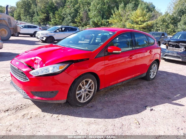 Ford FOCUS SE 2015 1FADP3K22FL301623 Image 2