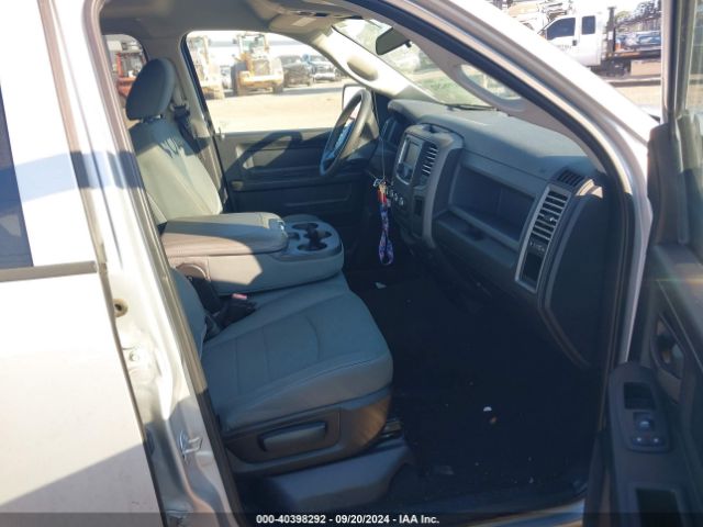 1C6RR6FT7JS216863 RAM 1500 Express Quad Cab 4x2 6'4 Box