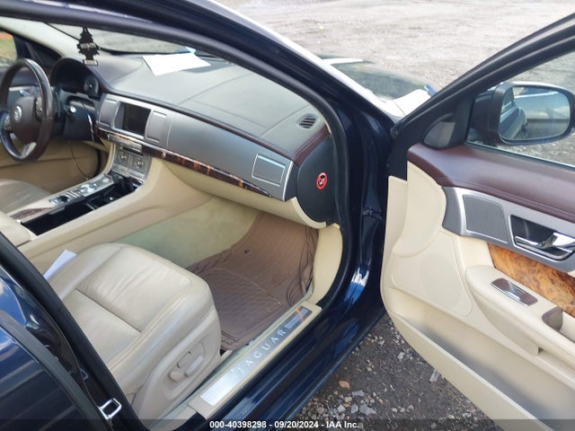 2011 JAGUAR XF SAJWA0FB7BLS20190 Photo 4