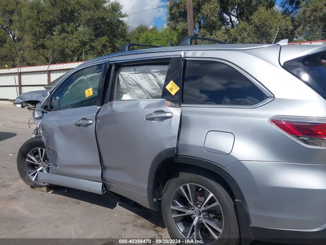Toyota Highlander Xle V6 2016 5TDKKRFH3GS506630 Image 18