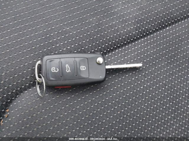 1VWAT7A37GC014903 Volkswagen Passat 1.8t S