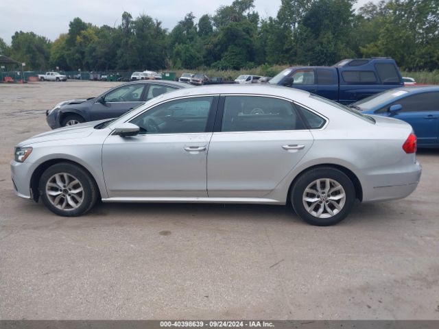 1VWAT7A37GC014903 Volkswagen Passat 1.8t S