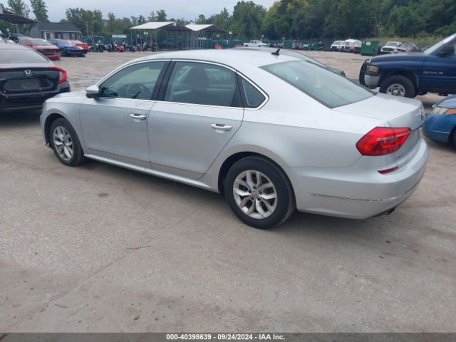1VWAT7A37GC014903 Volkswagen Passat 1.8t S