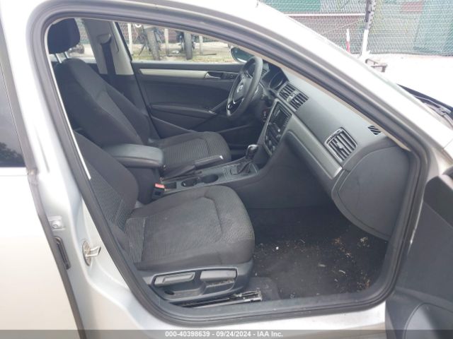 1VWAT7A37GC014903 Volkswagen Passat 1.8t S