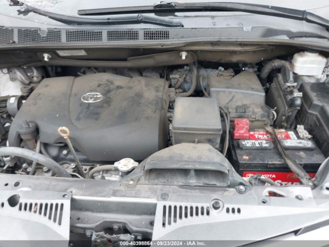 5TDYZ3DCXKS993053 Toyota Sienna Xle 8 Passenger