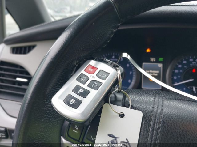 5TDYZ3DCXKS993053 Toyota Sienna Xle 8 Passenger