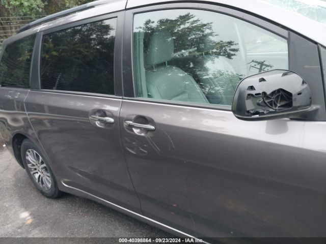 5TDYZ3DCXKS993053 Toyota Sienna Xle 8 Passenger