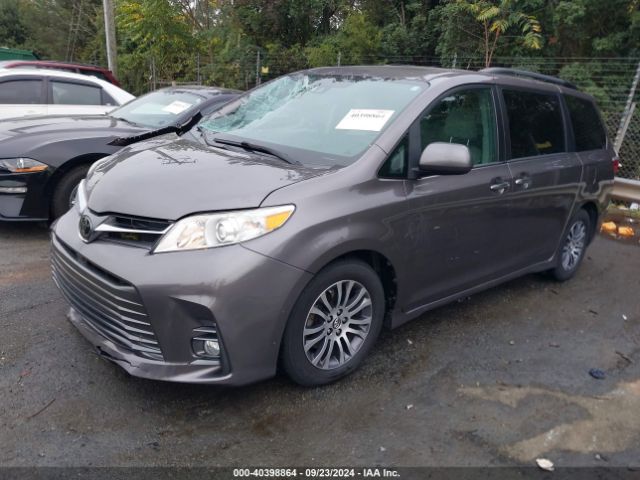 5TDYZ3DCXKS993053 Toyota Sienna Xle 8 Passenger