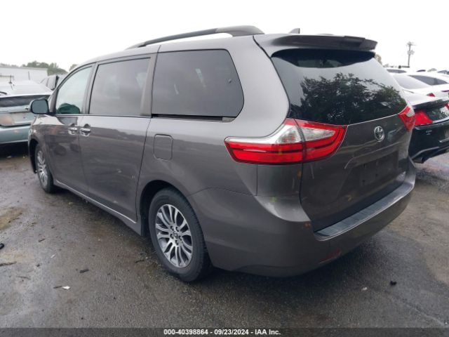 5TDYZ3DCXKS993053 Toyota Sienna Xle 8 Passenger