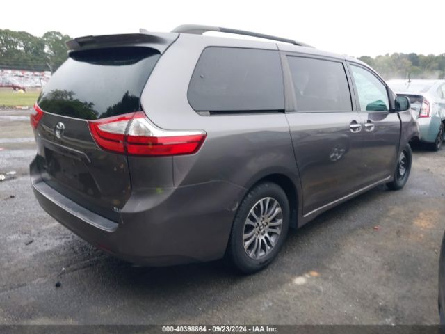 5TDYZ3DCXKS993053 Toyota Sienna Xle 8 Passenger
