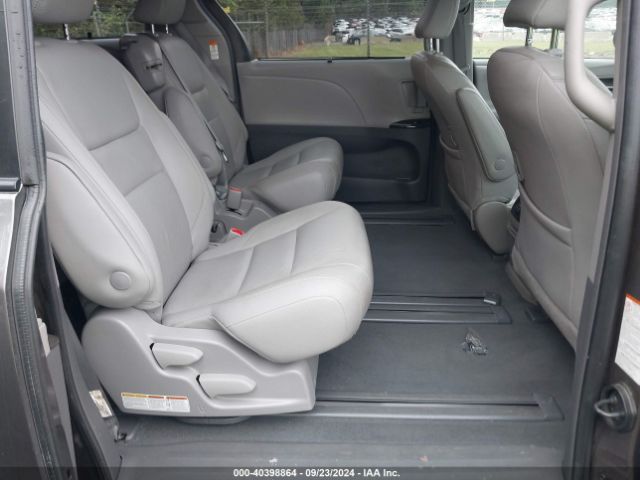 5TDYZ3DCXKS993053 Toyota Sienna Xle 8 Passenger