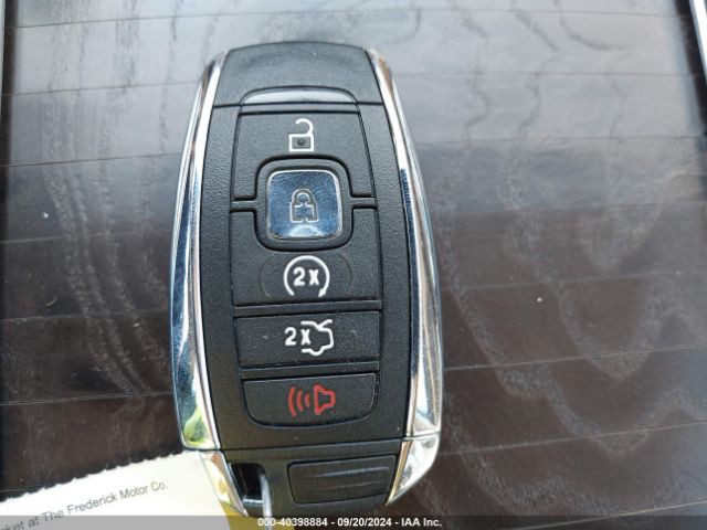 1LN6L9TP8H5605540 Lincoln Continental Select