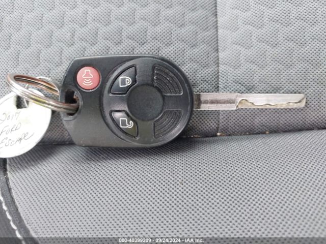 1FMCU0GD5HUC45533 Ford ESCAPE SE