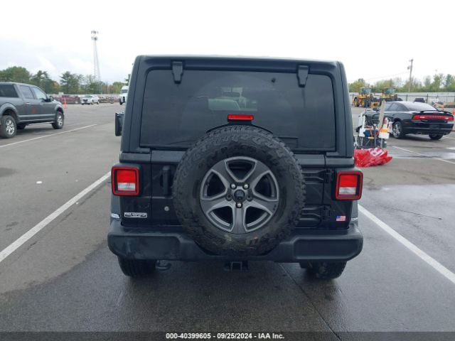 1C4HJXDG2JW124706 Jeep Wrangler Unlimited Sport S 4x4