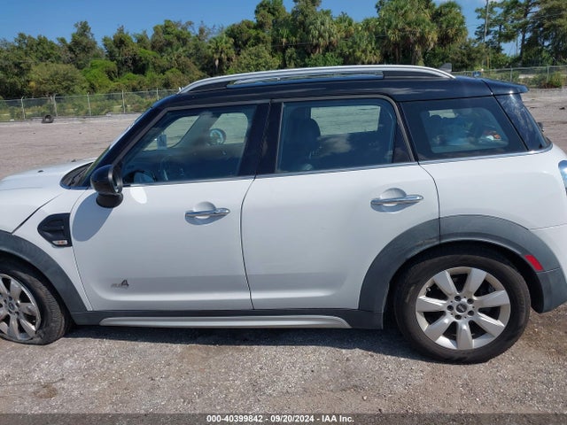 Mini Countryman Cooper 2017 WMZYV5C30H3E01939 Image 14