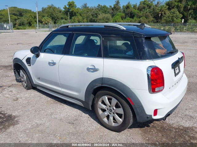 2017 MINI COUNTRYMAN WMZYV5C30H3E01939 Photo 2