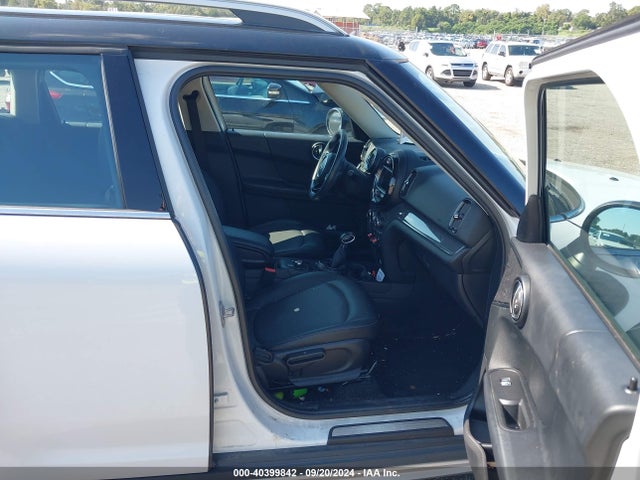 2017 MINI COUNTRYMAN WMZYV5C30H3E01939 Photo 4