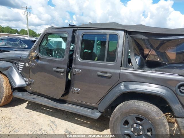 1C4HJXDG7JW140027 Jeep Wrangler Unlimited Sport 4x4