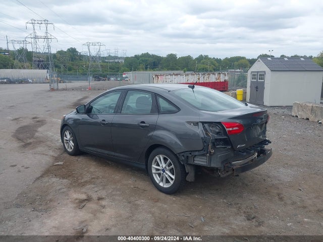 Ford FOCUS SE 2017 1FADP3F23HL330321 Image 3