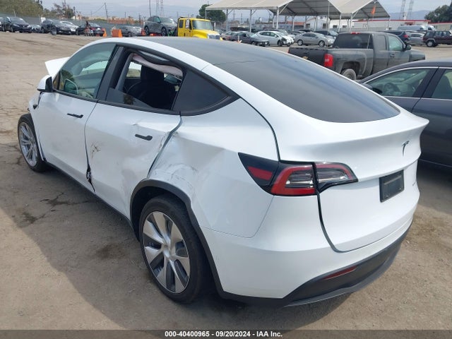 2021 TESLA MODEL Y 5YJYGDEE5MF305950 Photo 2