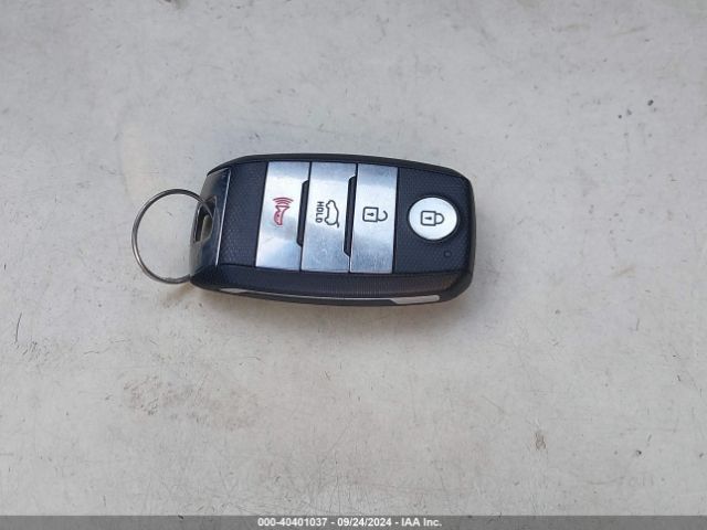 KNDP6CAC8L7773589 KIA SPORTAGE S