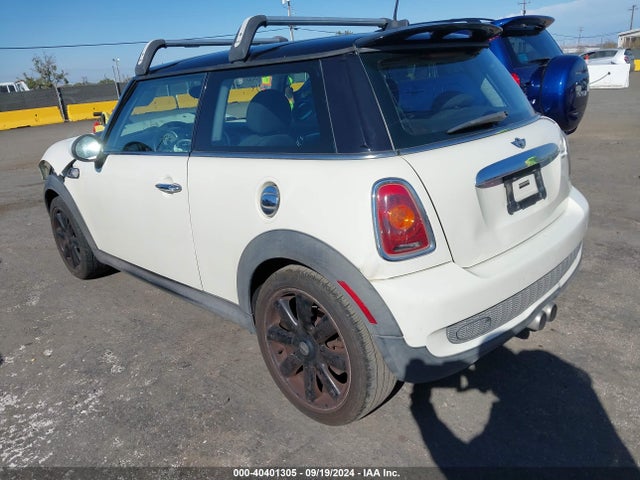 2007 MINI COOPER S WMWMF73557TT81916 Photo 2