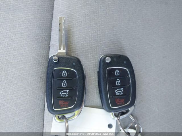 KM8J33A44HU517820 Hyundai TUCSON SE