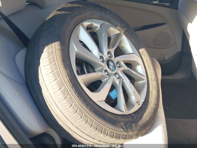 KM8J33A44HU517820 Hyundai TUCSON SE