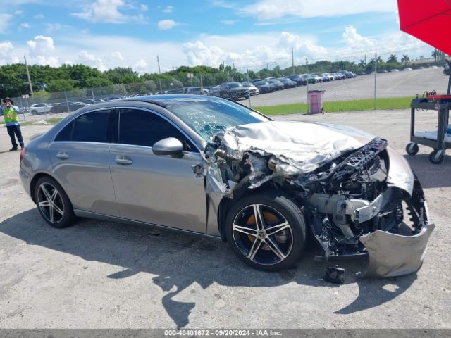 WDD3G4EB7KW001808 Mercedes-Benz A 220