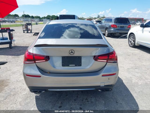 WDD3G4EB7KW001808 Mercedes-Benz A 220