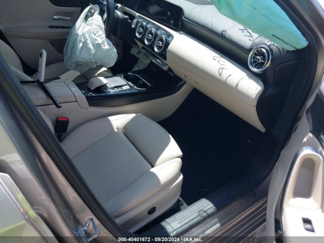 WDD3G4EB7KW001808 Mercedes-Benz A 220