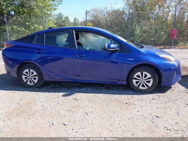 Toyota Prius Two 2017 JTDKBRFU6H3558219 Image 13