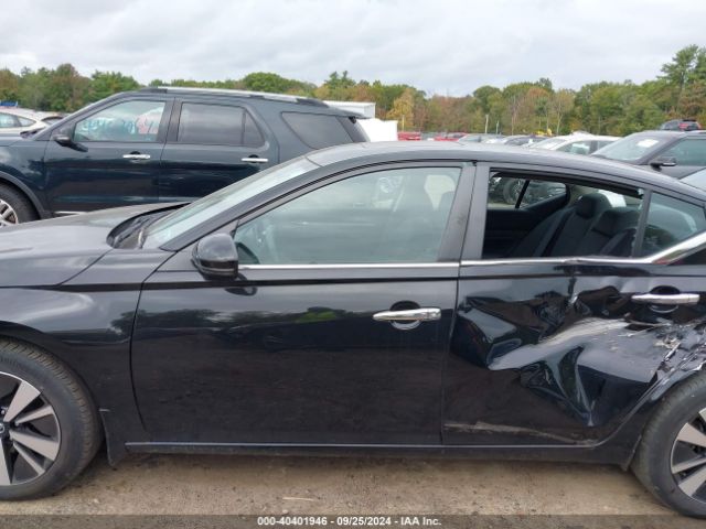1N4BL4DW6NN330232 Nissan Altima Sv Intelligent Awd