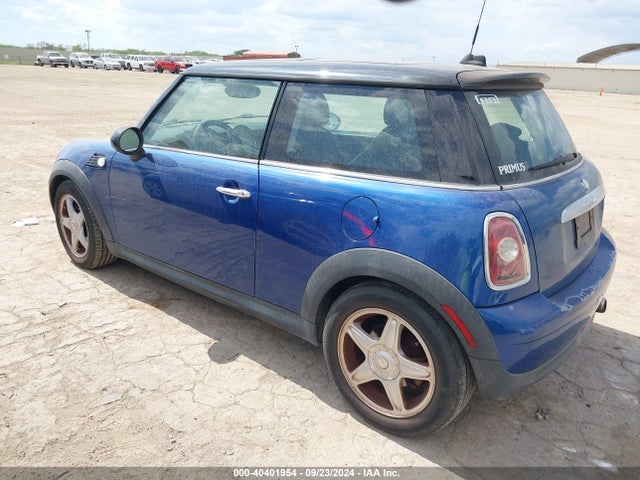 2007 MINI COOPER WMWMF33597TT51925 Photo 2