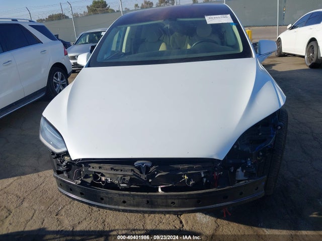 Tesla Model X 60d/70d/75d/90d 2016 5YJXCAE29GF002833 Image 13