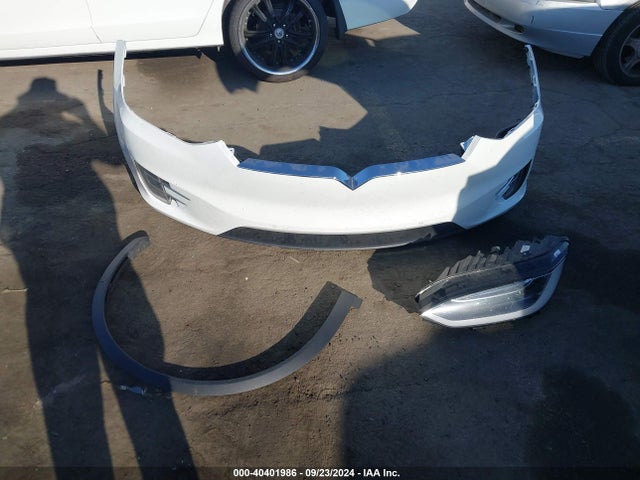 Tesla Model X 60d/70d/75d/90d 2016 5YJXCAE29GF002833 Image 12