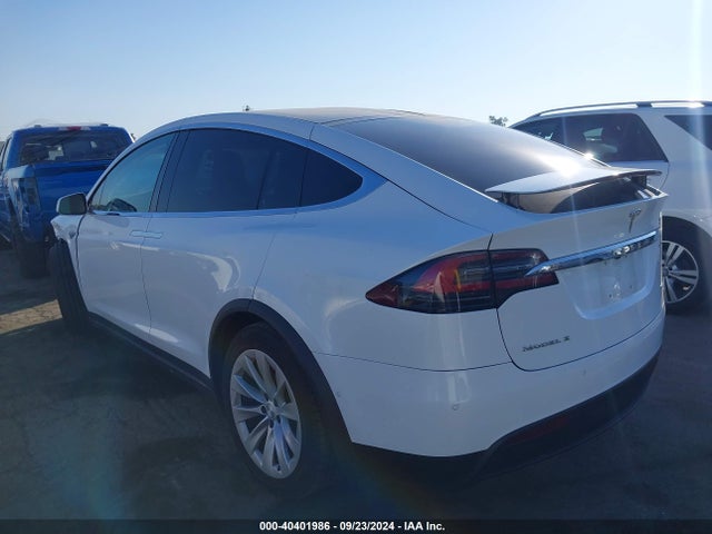 2016 TESLA MODEL X 5YJXCAE29GF002833 Photo 2