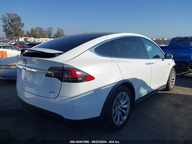 2016 TESLA MODEL X 5YJXCAE29GF002833 Photo 3
