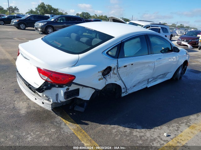 Chrysler 200 Limited 2015 1C3CCCAB5FN570811 Image 4