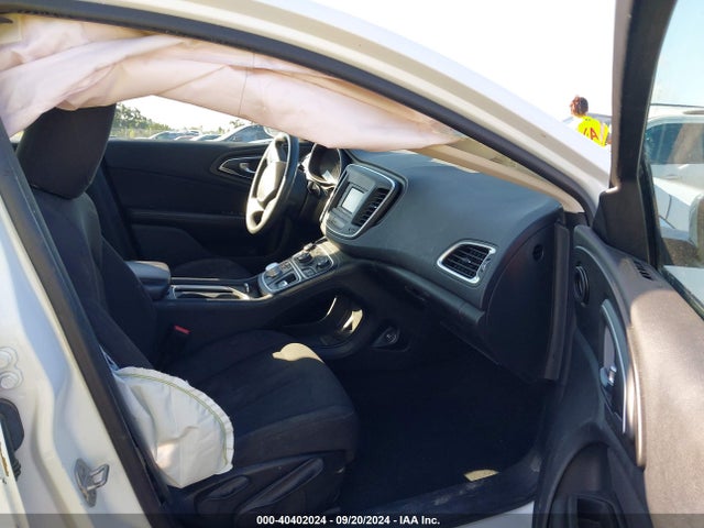 Chrysler 200 Limited 2015 1C3CCCAB5FN570811 Image 5