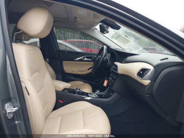 SJKCH5CR7JA048245 Infiniti Qx30 Premium