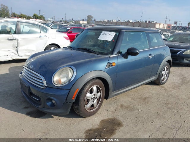 2011 MINI COOPER WMWSU3C58BT252034 Photo 1