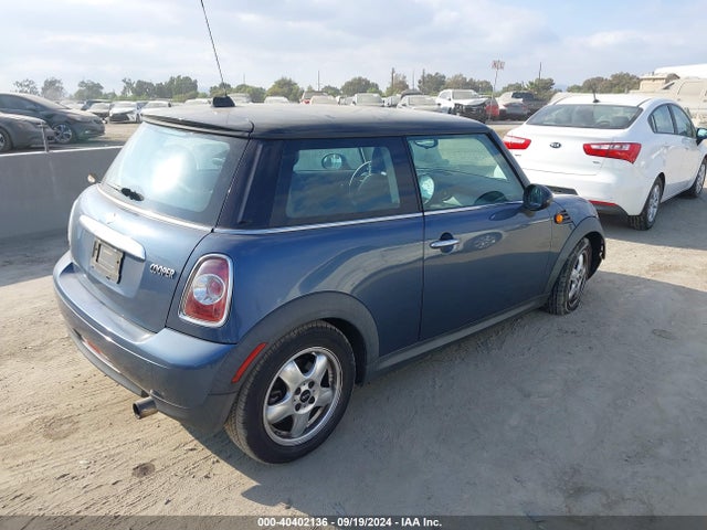 2011 MINI COOPER WMWSU3C58BT252034 Photo 3