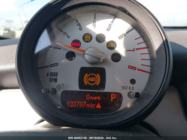 2011 MINI COOPER WMWSU3C58BT252034 Photo 6