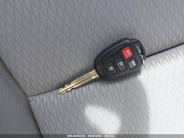 Toyota COROLLA LE 2016 5YFBURHE0GP477769 Image 11