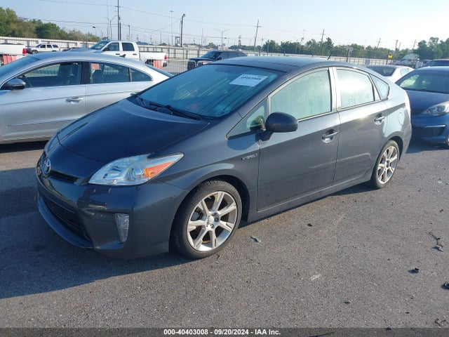 Toyota Prius Three 2014 JTDKN3DU7E1823535 Image 2